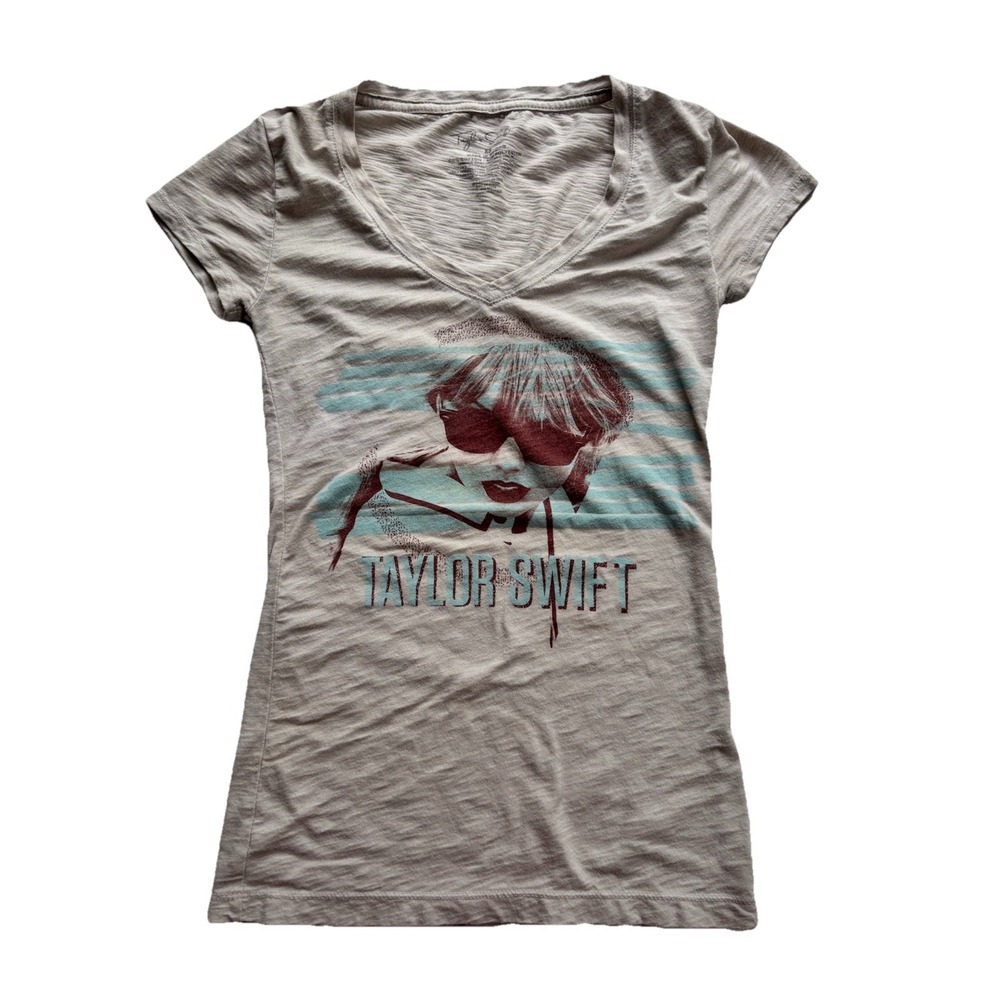 Taylor Swift Women's Gray Fearless Era V-Neck Cap Sleeve Concert T-Shirt Size XS